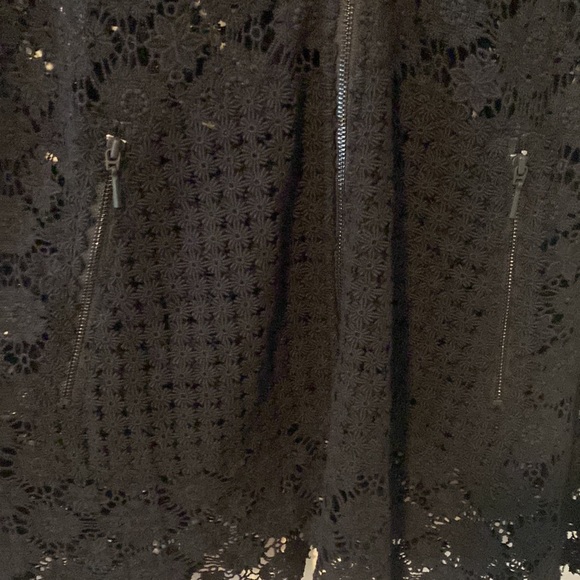 Elie Tahari Black crocheted/lace style hooded poncho Sz M - Picture 4 of 5